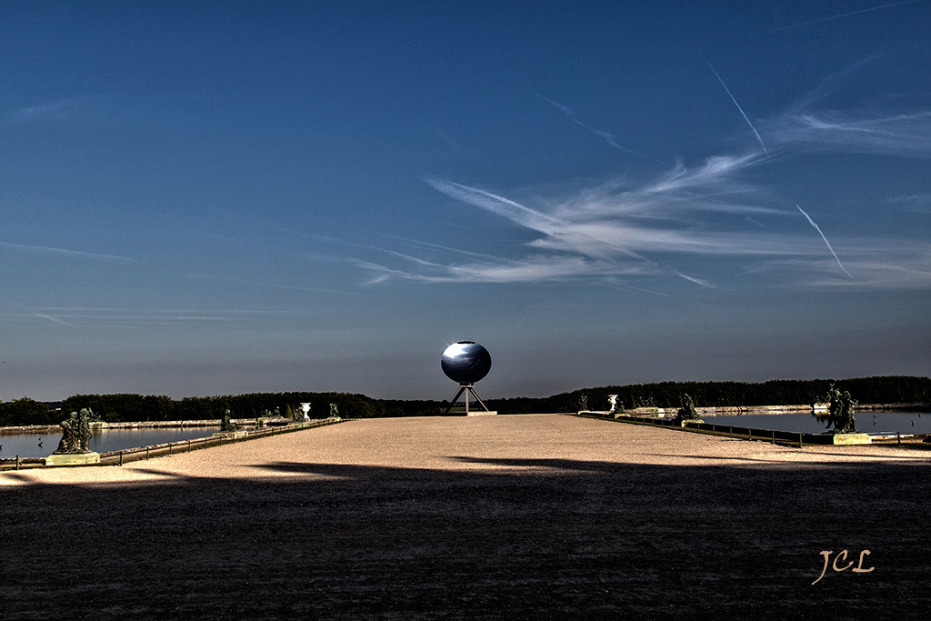 Exposition de l'Artiste Anish Kapoor dans les Jardins du Château de Versailles.