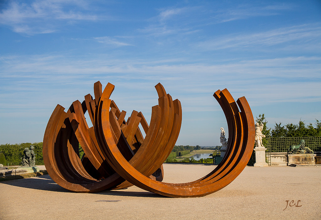 l'artiste bernar venet expose à versailles