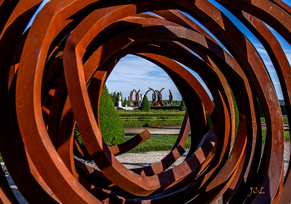 l'artiste bernar venet expose à versailles