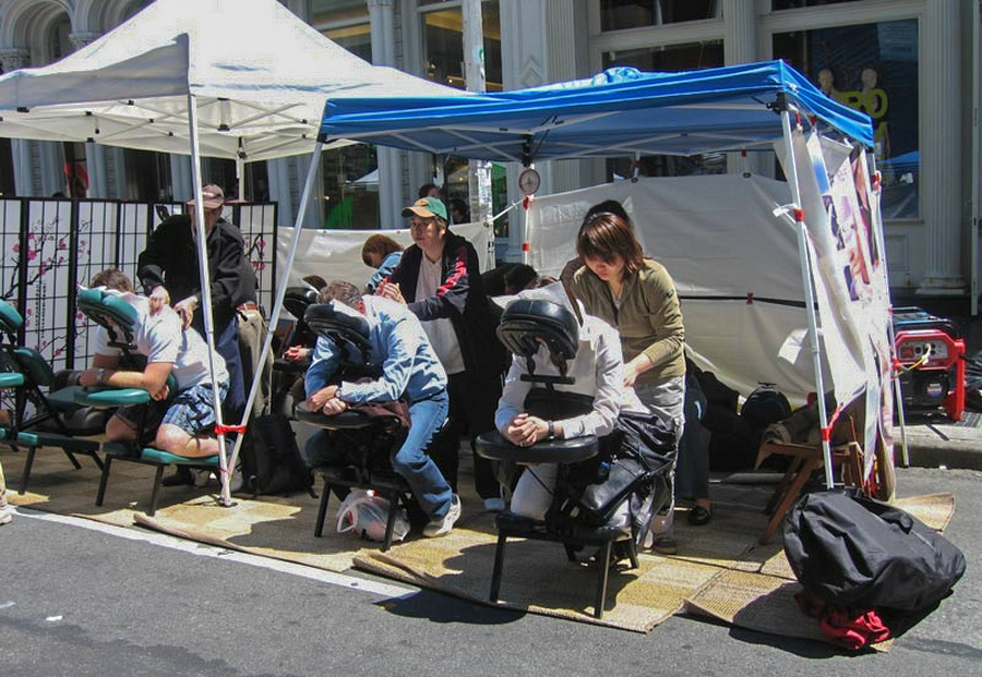 On peut se faire masser au marché de Soho.