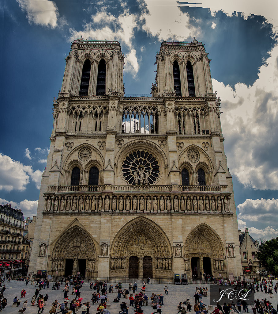 Promenade sur l'Ile de la Cité autour de la Cathédrale Notre-Dame de Paris. 