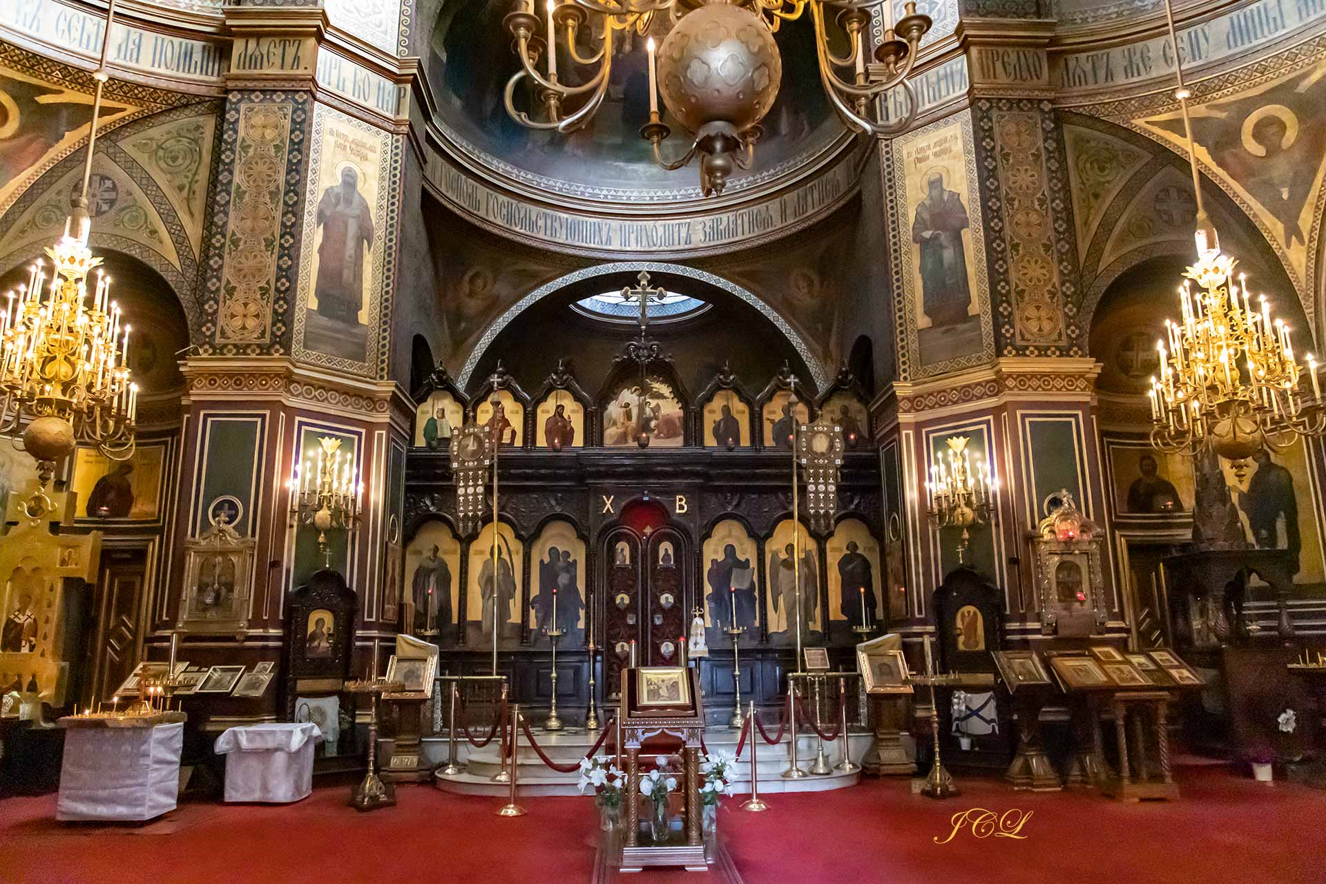 La Cathédrale Saint-Alexandre-Nevsky est une église orthodoxe russe érigée en 1861 au 12 rue Daru à Paris 8ème arrondissement.