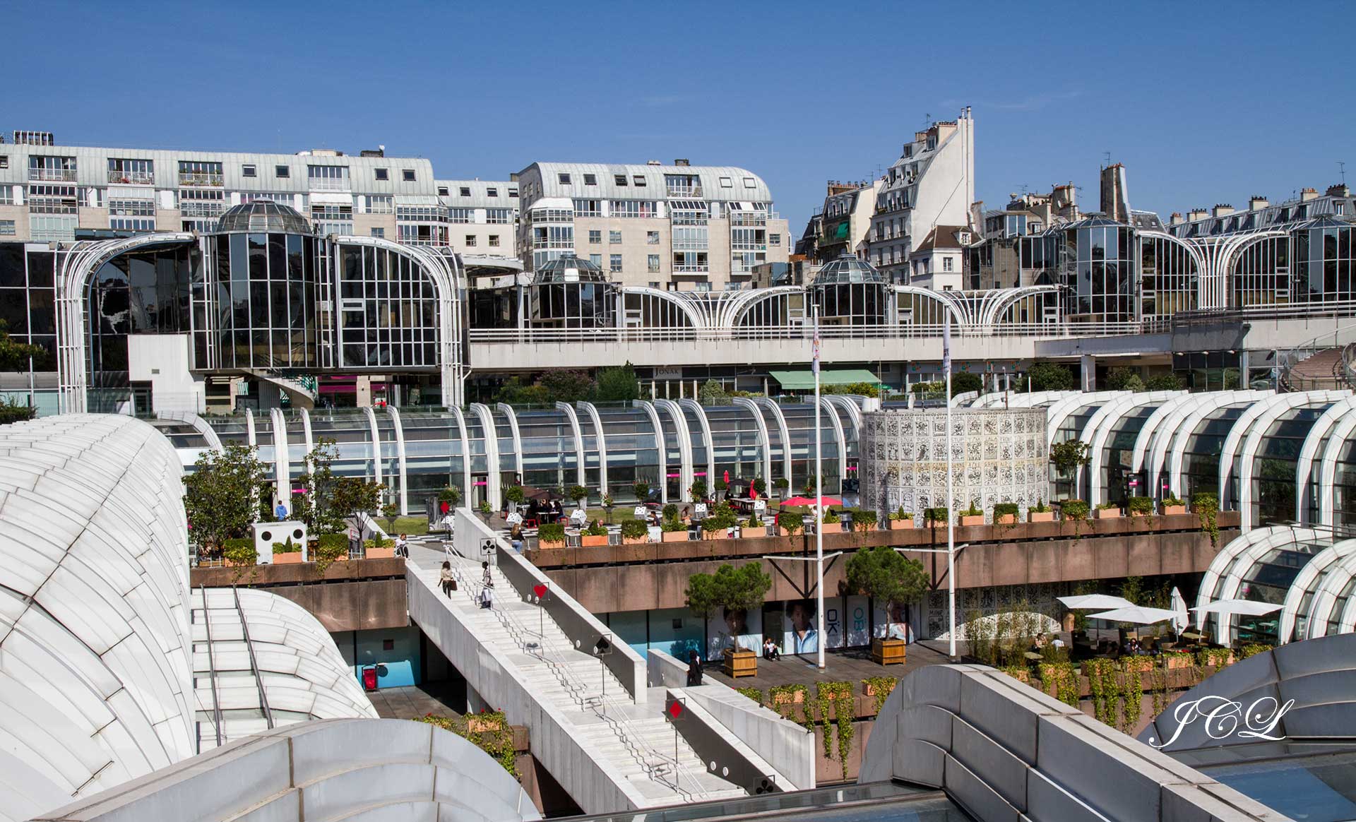 Les anciennes Halles de Paris ont été démolies et remplacées par la Canopée.