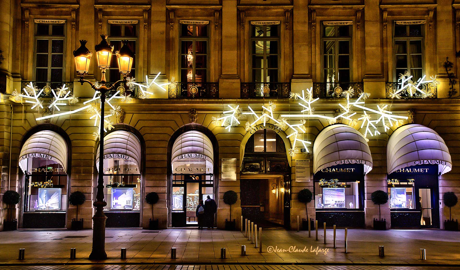 Vitrine du Joaillier Chaumet Place Vendôme à Paris à Noêl.