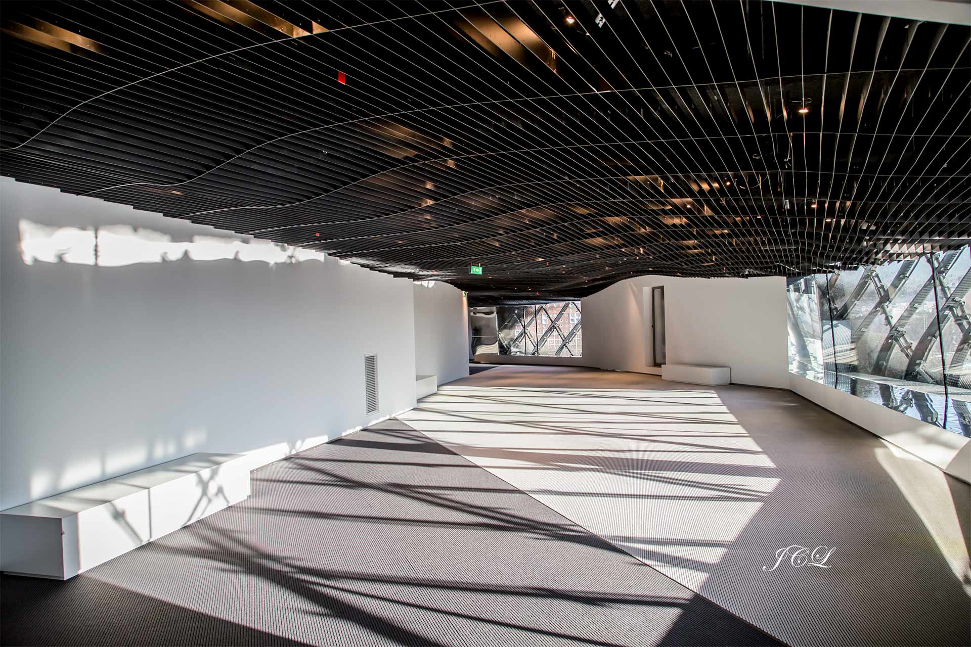 La Philharmonie de Paris la Villette bénéficie d'un équipement acoustique de très haute qualité. L'inauguration a eu lieu en janvier 2015. Sa salle de concert Pierre Boulez dispose de 2400 places. L'architecte est Jean Nouvel.