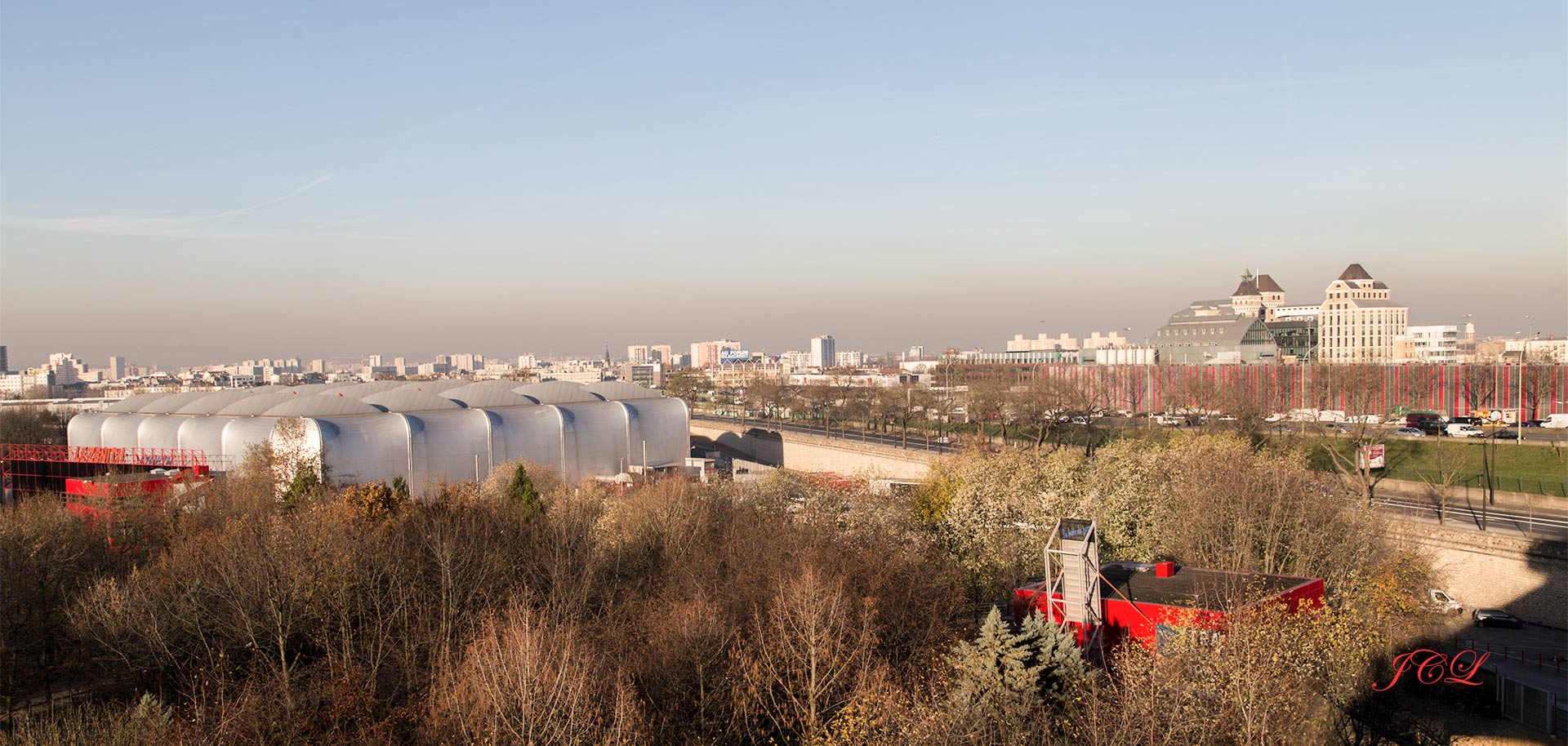 La Philharmonie de Paris la Villette bénéficie d'un équipement acoustique de très haute qualité. L'inauguration a eu lieu en janvier 2015. Sa salle de concert Pierre Boulez dispose de 2400 places. L'architecte est Jean Nouvel.