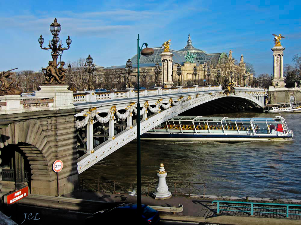 Paris, le Pont Alexandre III. Paris, the Bridge Alexandre III.