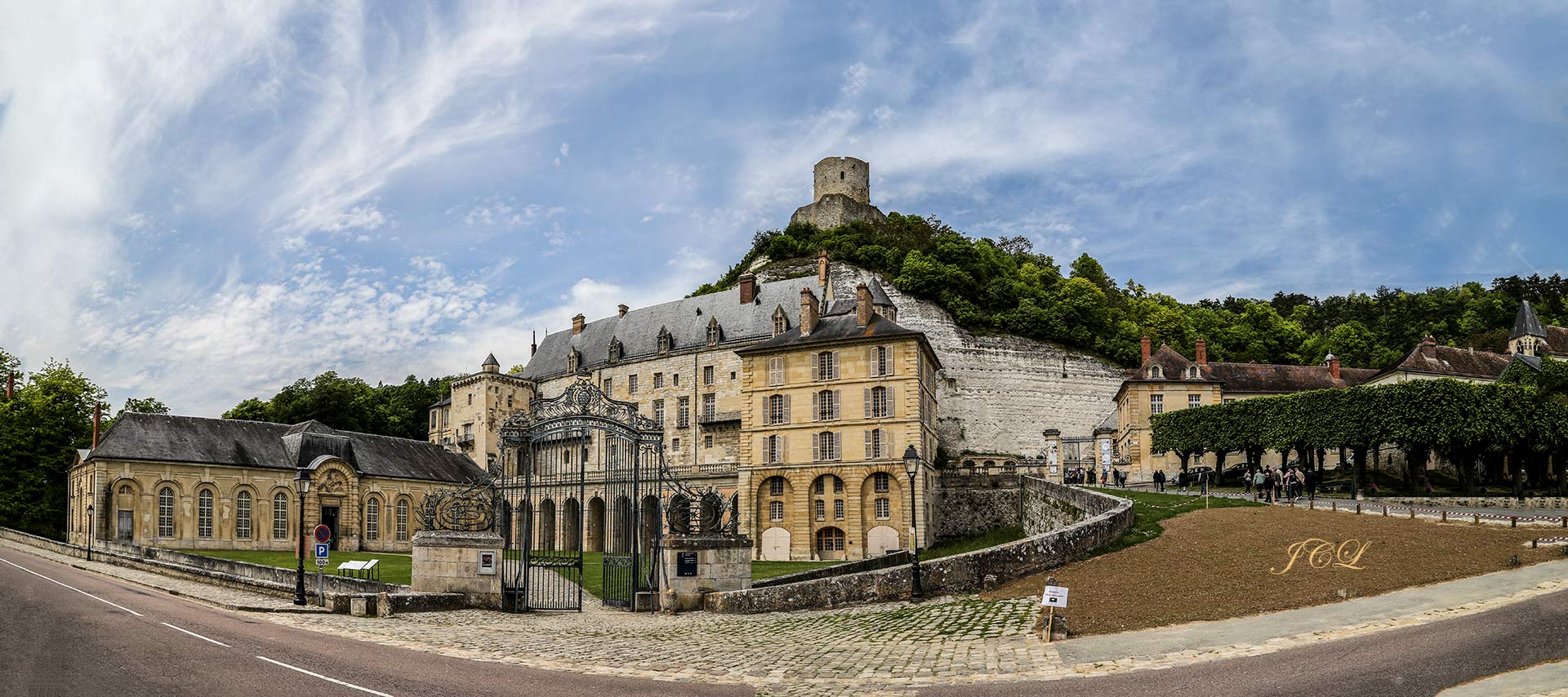 Château de La Roche-Guyon dans le Val d'Oise à l'orée de la Normandie en France.