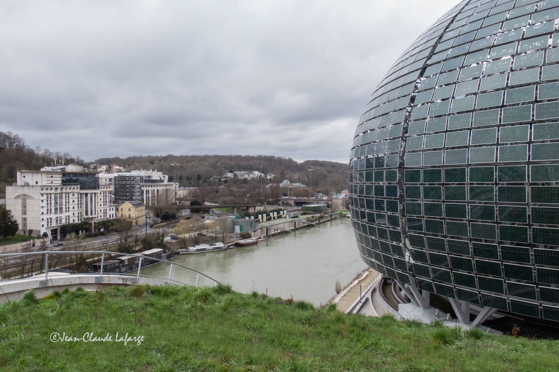 L'Auditorium et le bas de Sèvres. Photo prise du dessus de la Seine Musicale.