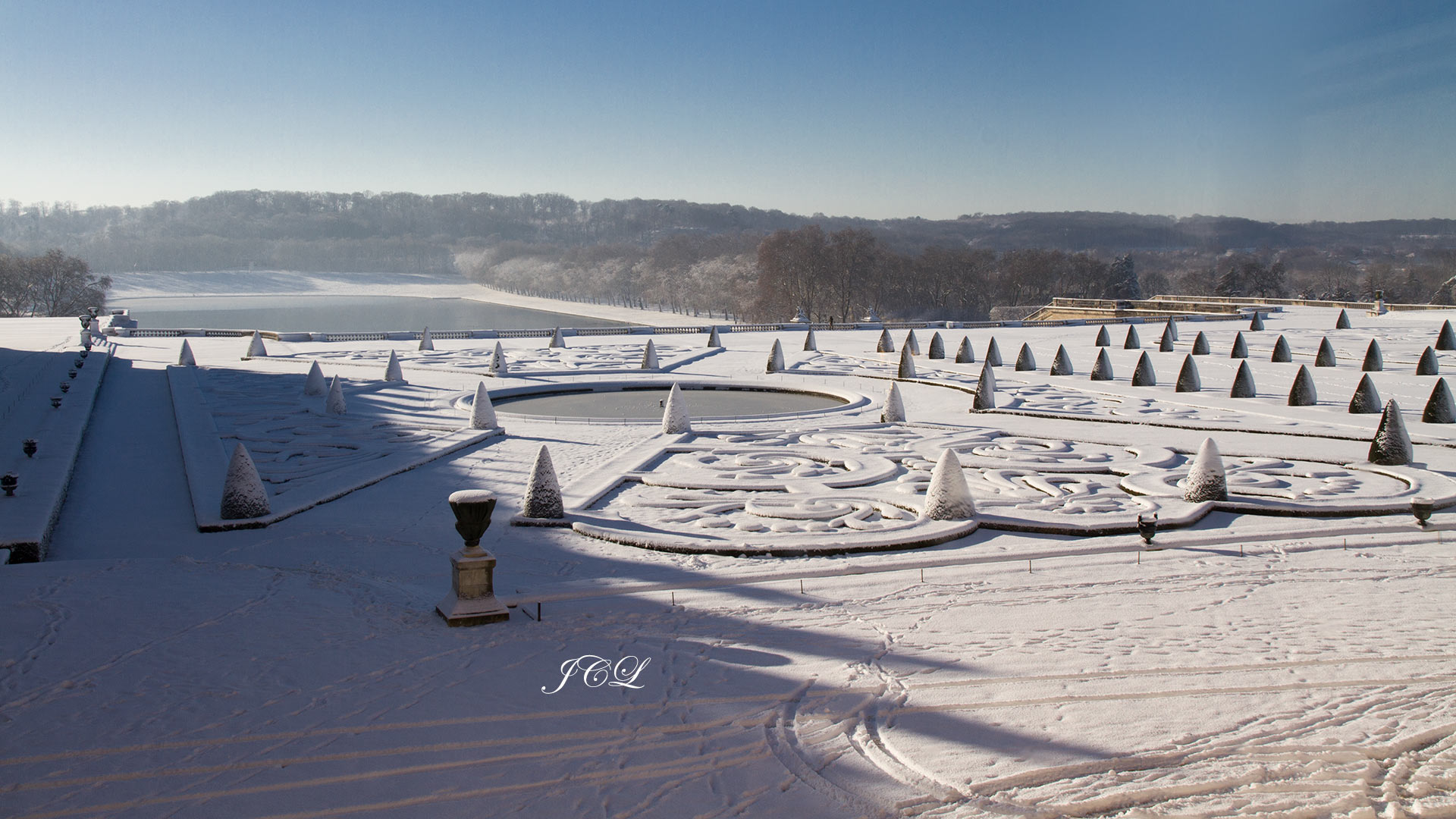 Belles photos du Parc du Chateau de Versailles sous la neige de février 2018.