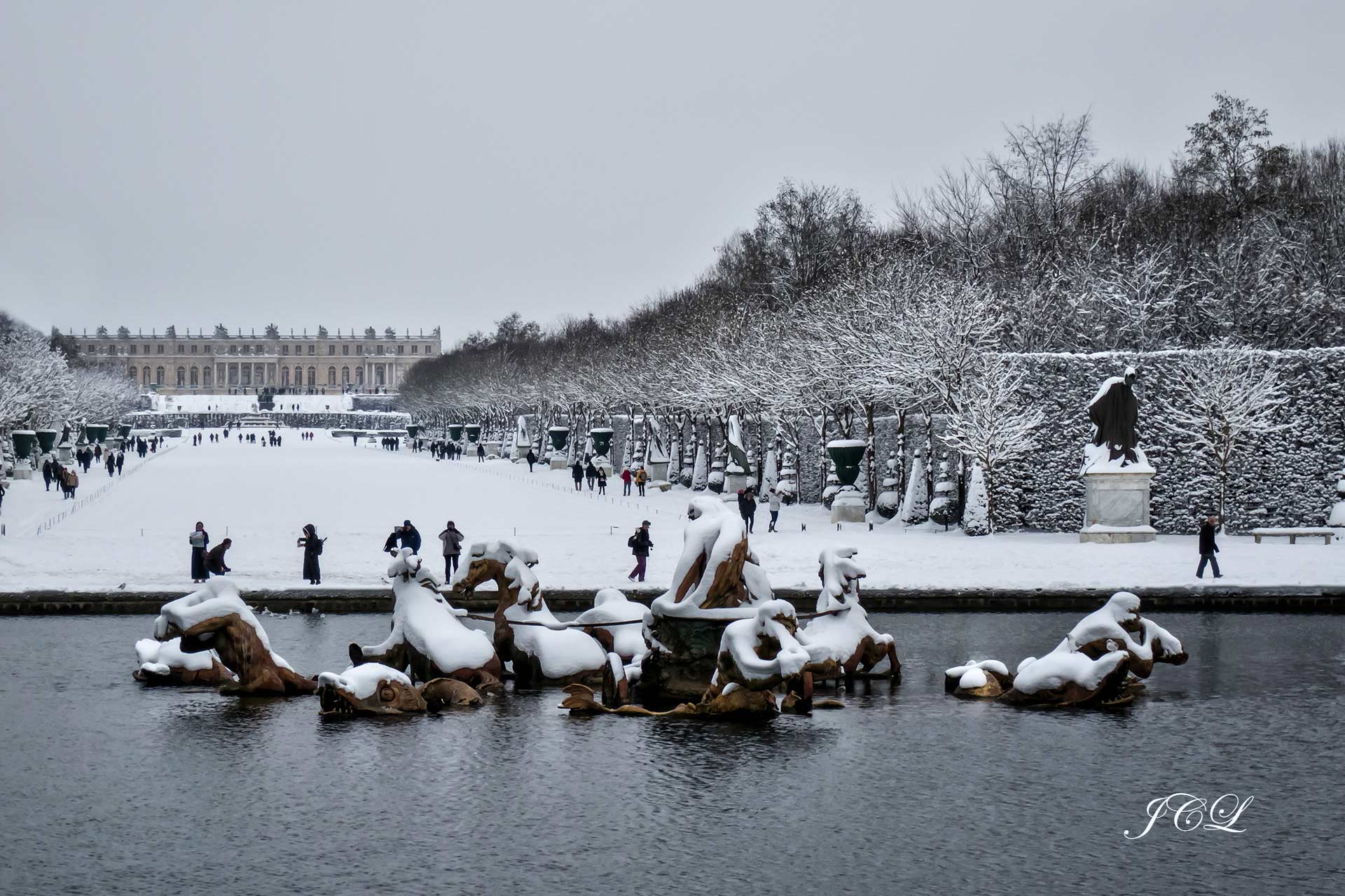 Belles photos du Parc du Chateau de Versailles sous la neige de février 2018.
