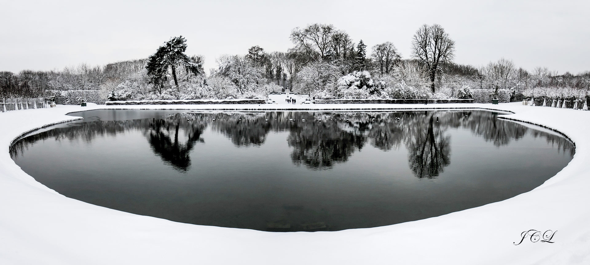 Belles photos du Parc du Chateau de Versailles sous la neige de février 2018.