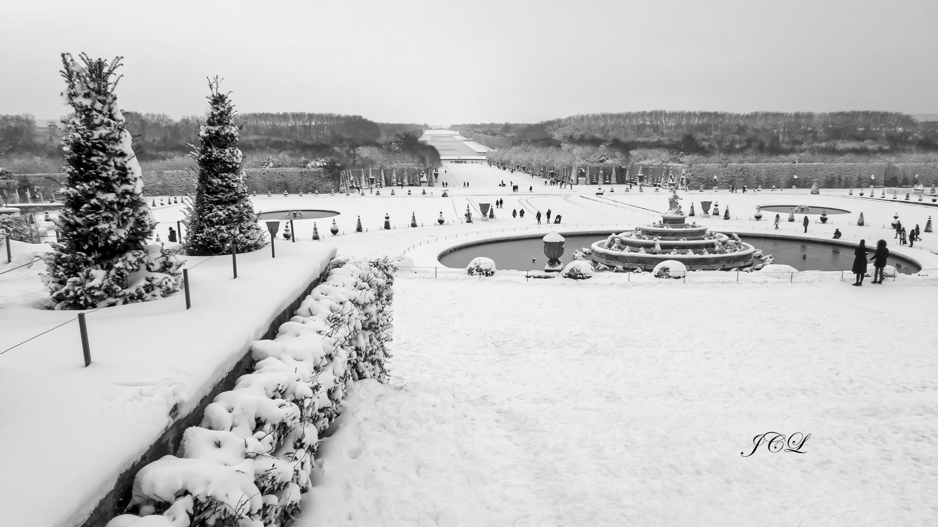 Belles photos du Parc du Chateau de Versailles sous la neige de février 2018.