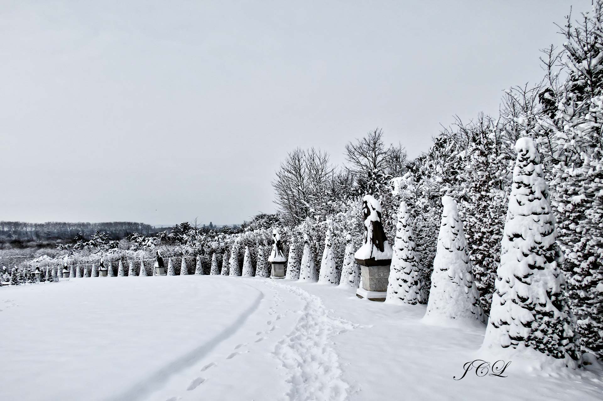 Belles photos du Parc du Chateau de Versailles sous la neige de février 2018.