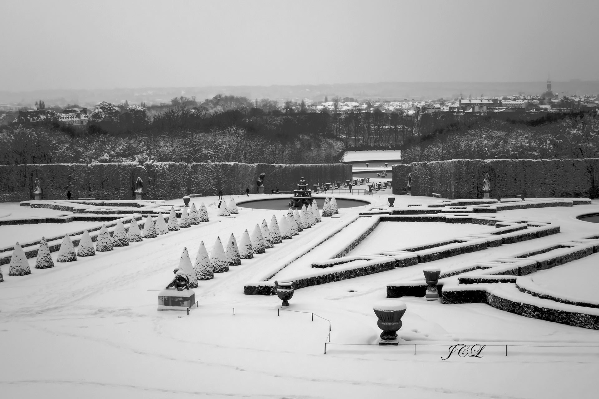 Belles photos du Parc du Chateau de Versailles sous la neige de février 2018.