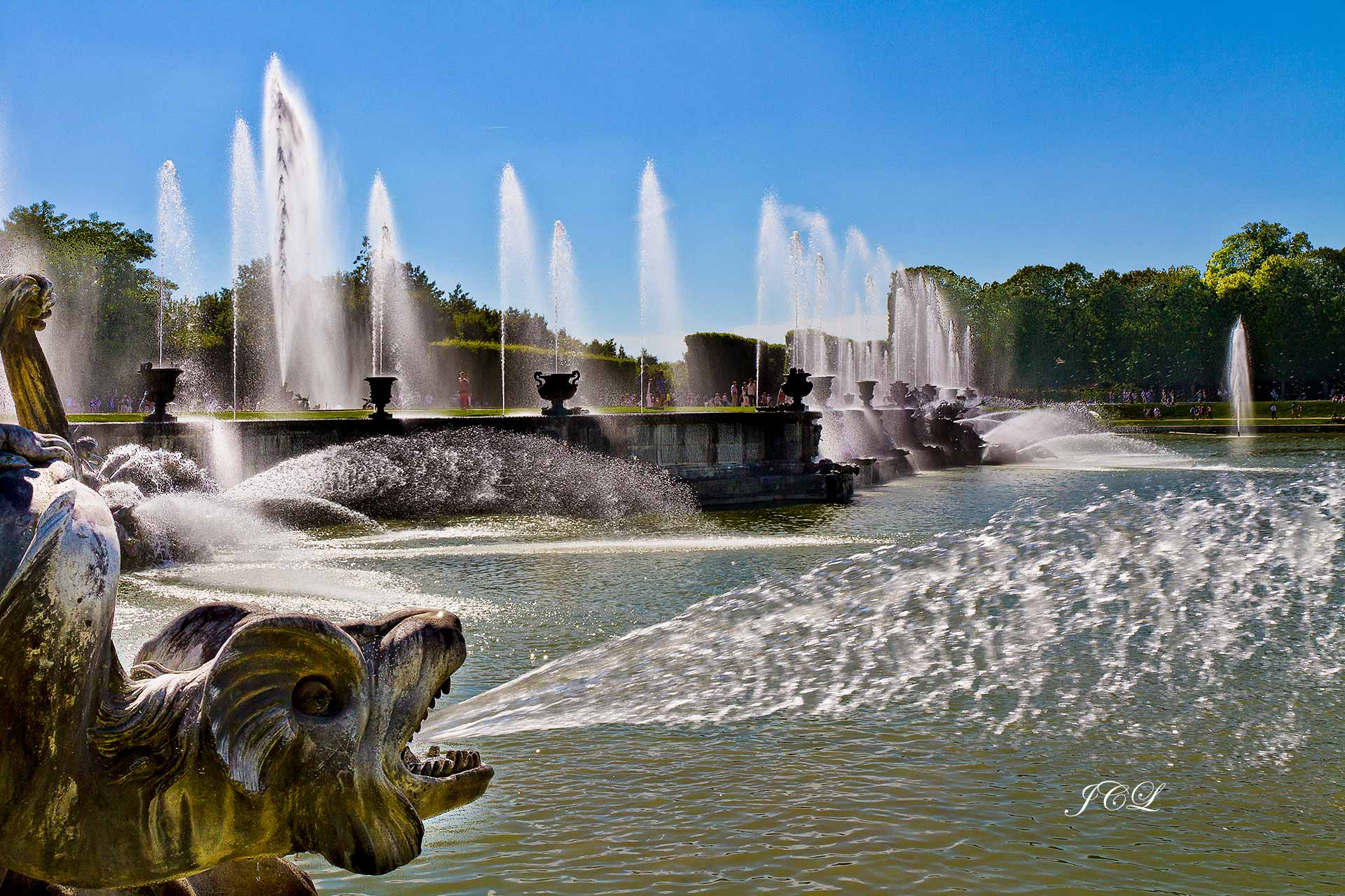 Les grandes eaux musicales sur le Bassin de Neptune des Jardins du Chateau de Versailles.