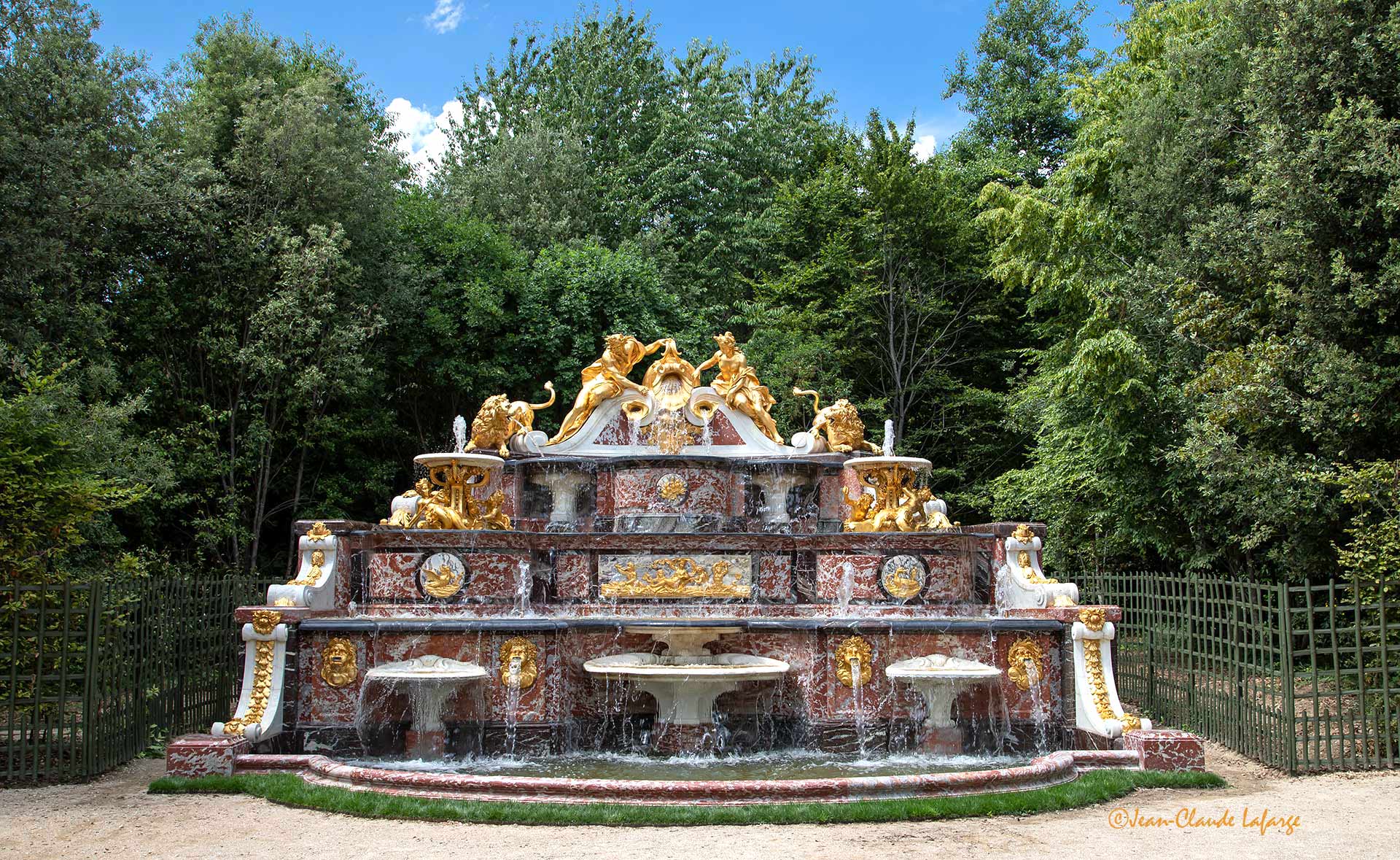 Ensemble du Buffet d'eau du Grand Trianon du Château de Versailles.