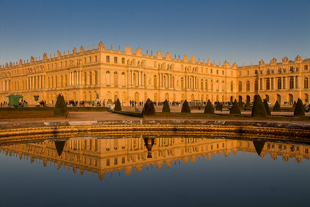 Très Belles photos du Château des Jardins et du Parc de Versailles, bosquet du théâtre d'eau. Le Bassin ovale des enfants dorés de Jules Hardouin Mansart. Bassin d’Apollon. Bassin de Latone. Bassin de Neptune. Grand Petit Canal. Grande perspective. Bosquet de l’Arc de Triomphe. Orangerie. Pièce d’eau des Suisses.