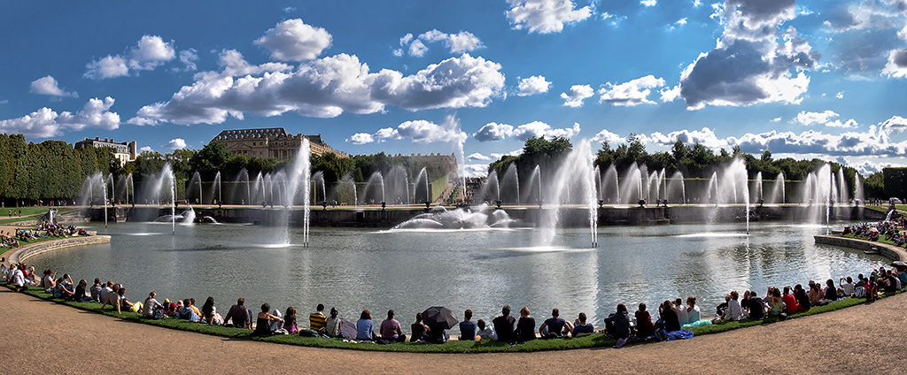 Très Belles photos du Château des Jardins et du Parc de Versailles, bosquet du théâtre d'eau. Le Bassin ovale des enfants dorés de Jules Hardouin Mansart. Bassin d’Apollon. Bassin de Latone. Bassin de Neptune. Grand Petit Canal. Grande perspective. Bosquet de l’Arc de Triomphe. Orangerie. Pièce d’eau des Suisses.