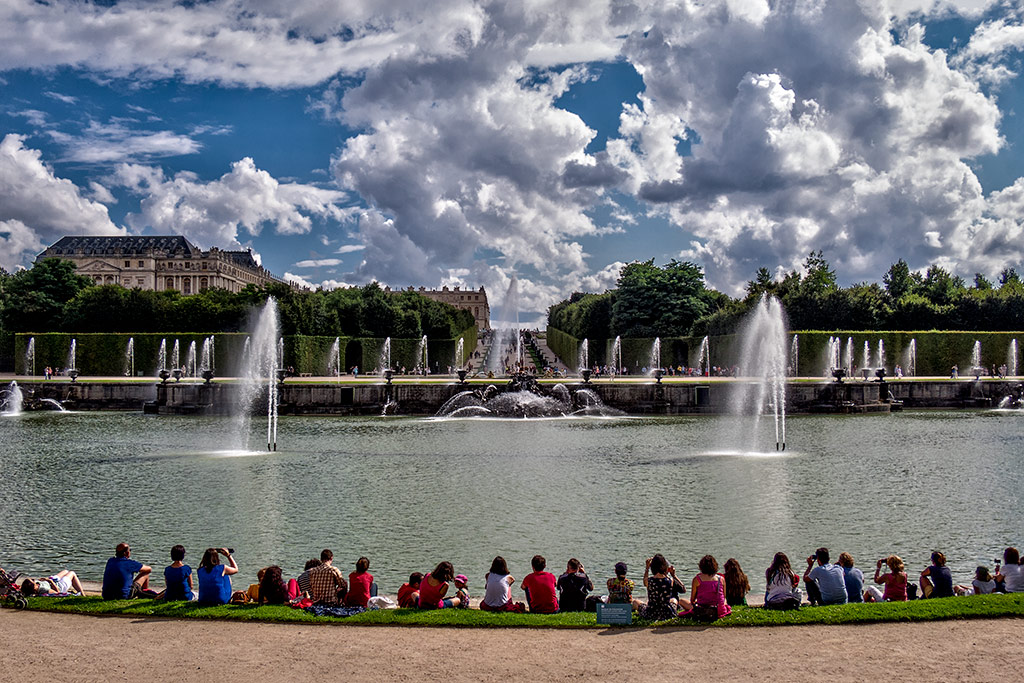 Très Belles photos du Château des Jardins et du Parc de Versailles, bosquet du théâtre d'eau. Le Bassin ovale des enfants dorés de Jules Hardouin Mansart. Bassin d’Apollon. Bassin de Latone. Bassin de Neptune. Grand Petit Canal. Grande perspective. Bosquet de l’Arc de Triomphe. Orangerie. Pièce d’eau des Suisses.