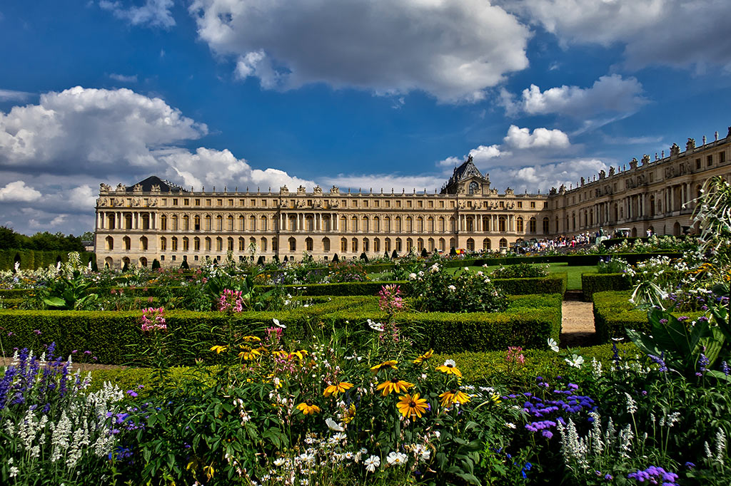 Très Belles photos du Château des Jardins et du Parc de Versailles, bosquet du théâtre d'eau. Le Bassin ovale des enfants dorés de Jules Hardouin Mansart. Bassin d’Apollon. Bassin de Latone. Bassin de Neptune. Grand Petit Canal. Grande perspective. Bosquet de l’Arc de Triomphe. Orangerie. Pièce d’eau des Suisses.