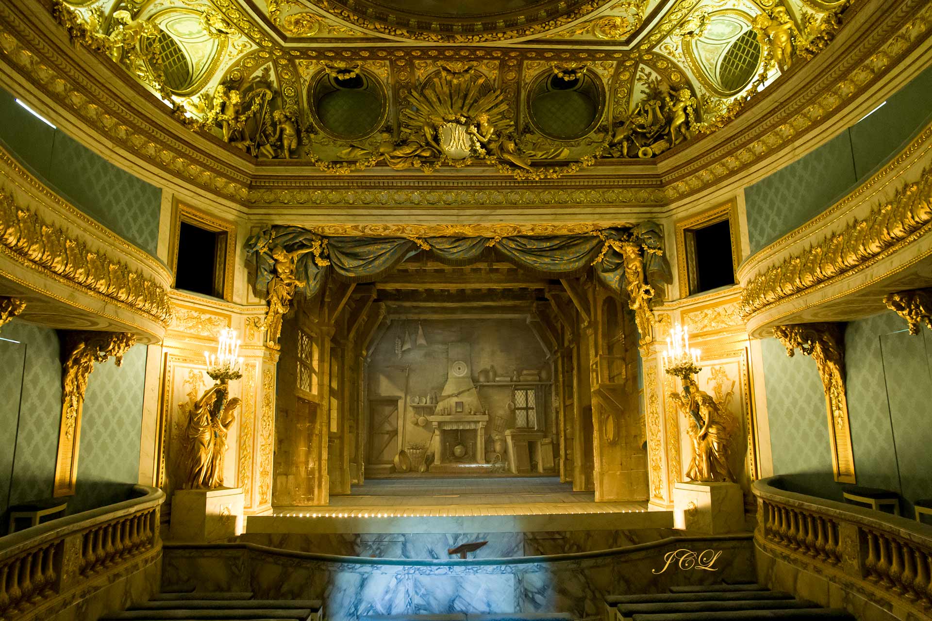 Le theatre de Marie Antoinette dans les jardins du petit trianon du chateau de versailles.