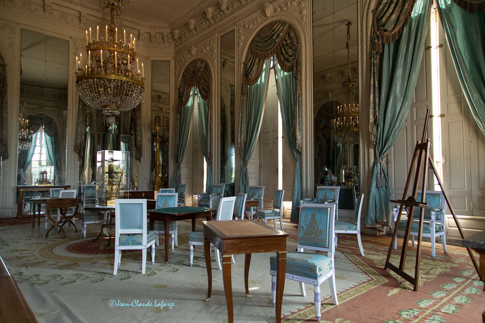 Le Cabinet des Glaces du Grand Trianon du Château de Versailles.
