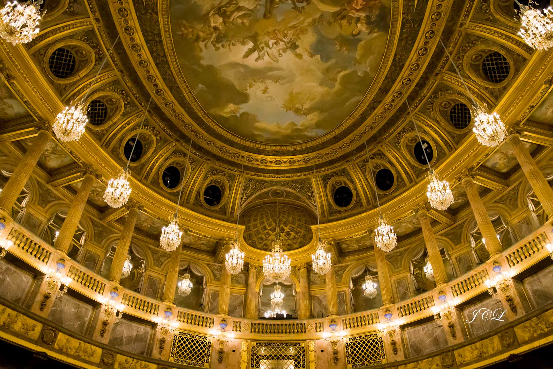 La Salle et le plafond de l'Opéra Royal du Château de Versailles. France.