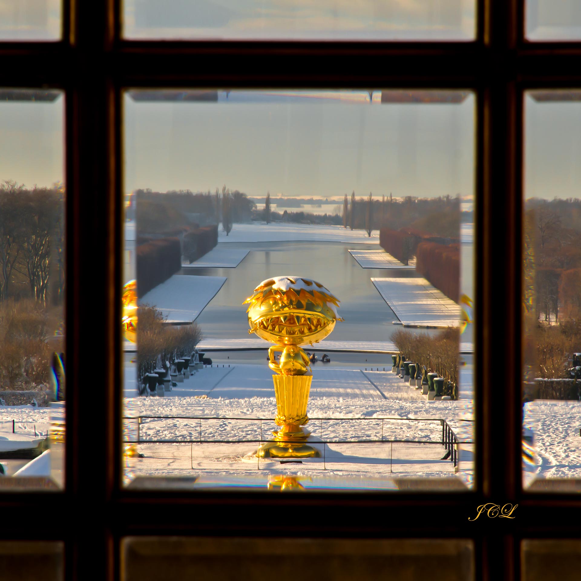 L'Oval Budda, Oeuvre de takashi Murakami exposé sur les Parterres d'eau des Jardins du Château de Versailles.