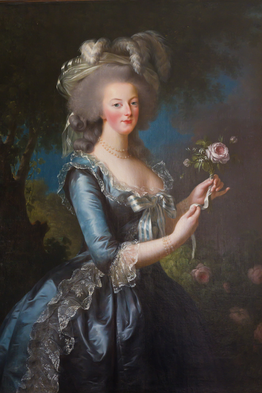 Photographie du portrait original de Marie-Antoinette peint par Elisabeth-Louise Vigée-Le Brun au Petit Trianon du château de versailles.