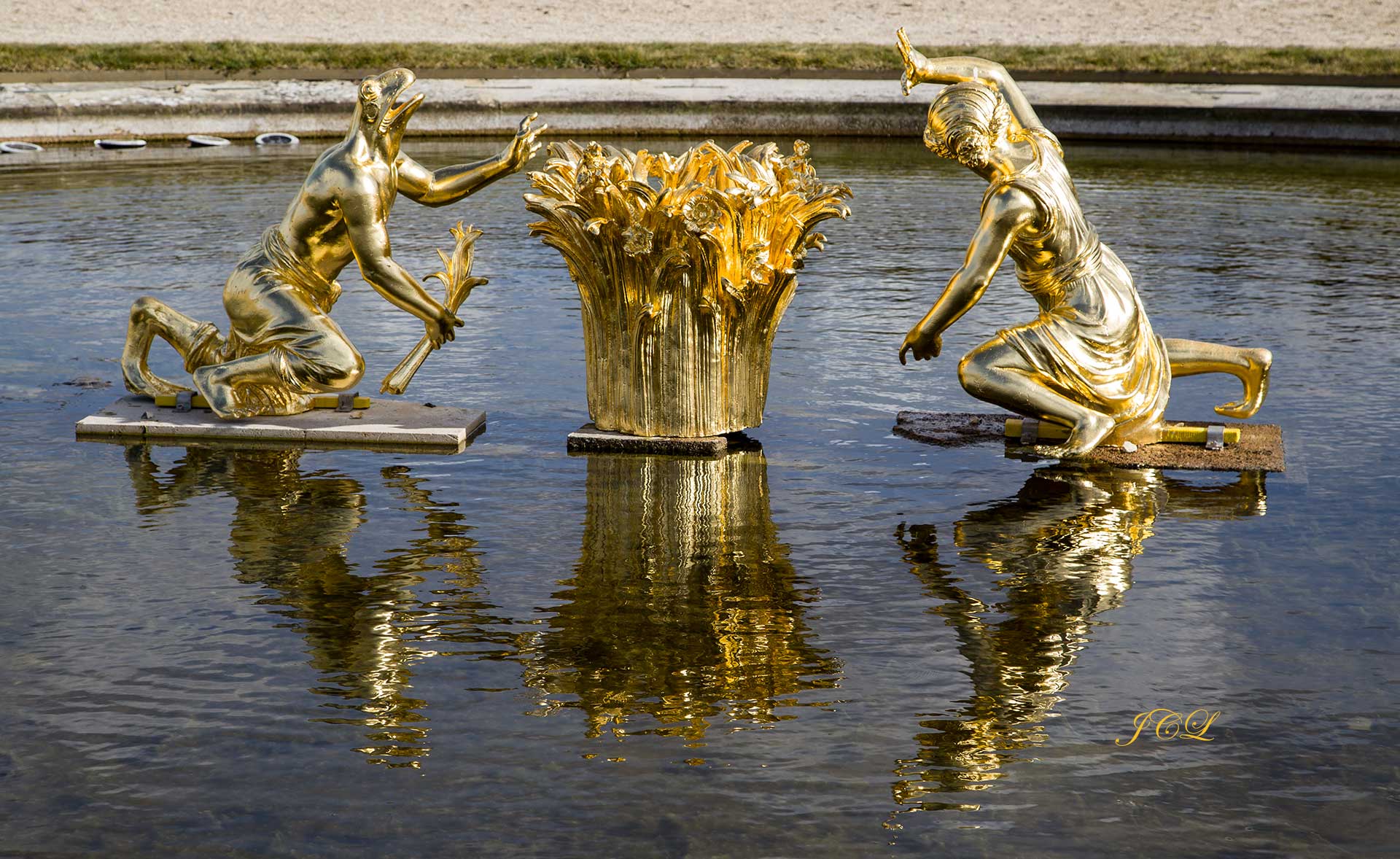 Sculptures des Bassins du Parterre de Latone dans les Jardins du Château de Versailles.