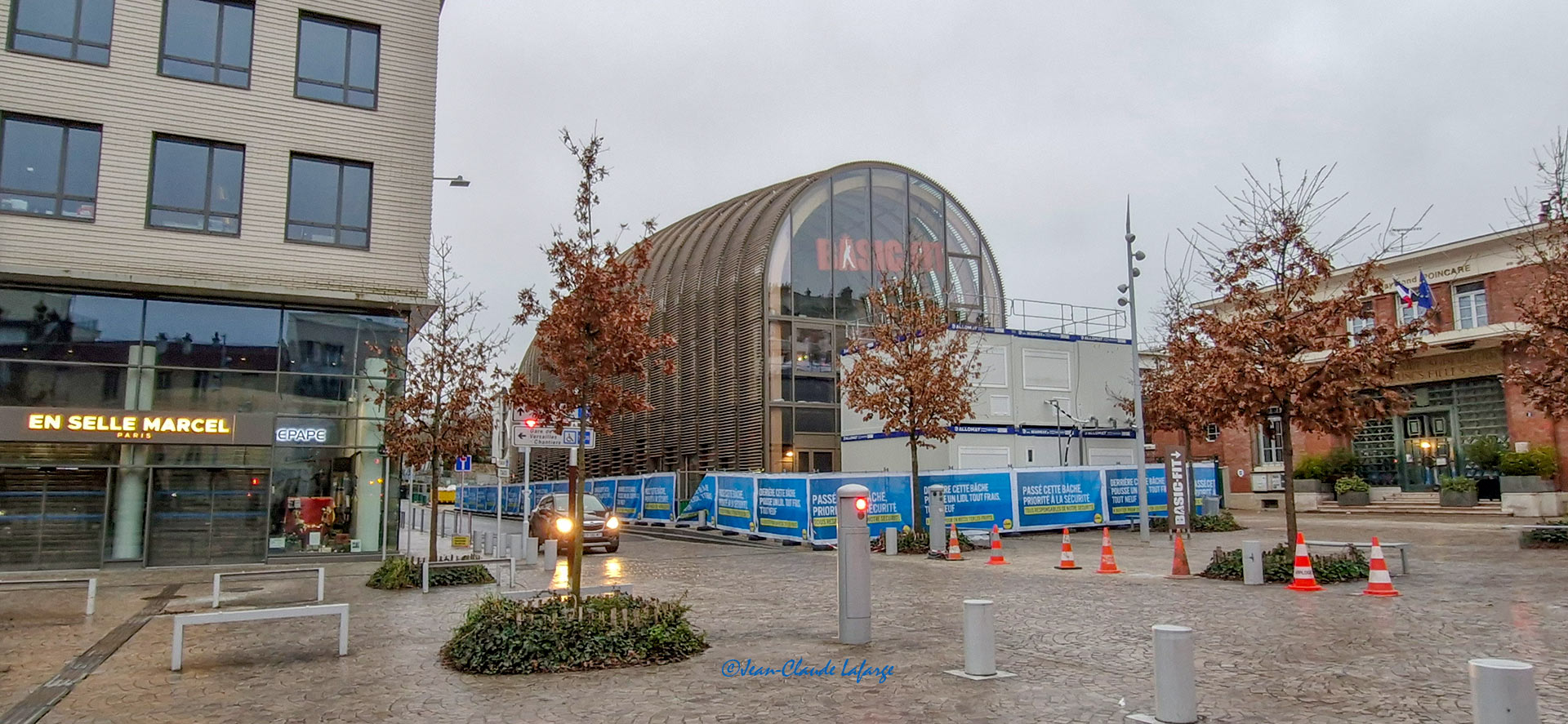Ouverture prochaine d'un LIDL dans la Biosphère de Versailles Chantiers. Il sera accompagné par d'autres boutiques, un restaurant avec terrasse et une salle de sport BASIC FIT au 2bis Place Raymond Poincaré.	