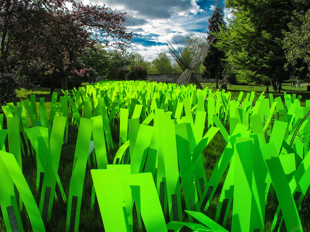 Exposition contemporaine au Parc Balbi à Versailles.