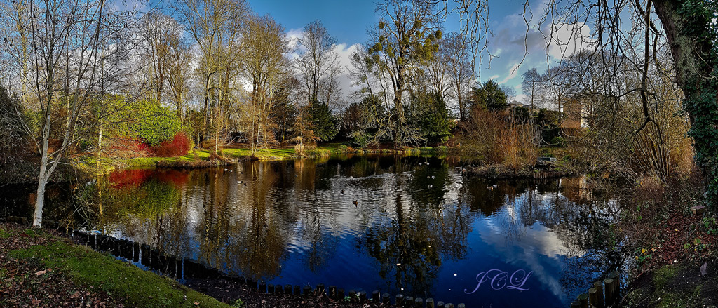 La pièce d'eau du Parc Balbi à Versailles (dans le prolongement du potager du Roi). 