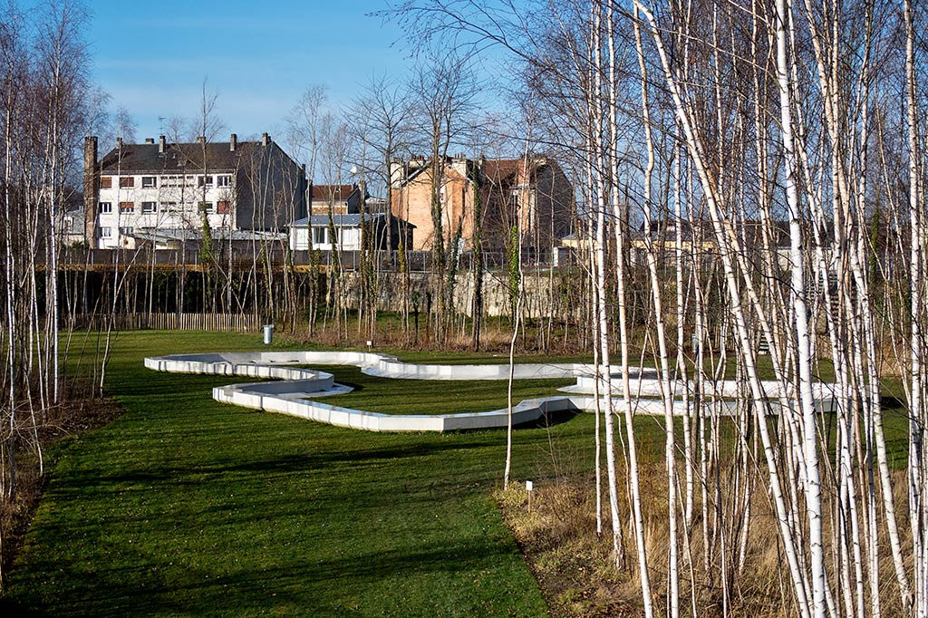 Grille du Jardin des Etangs Gobert de Versailles sous la neige.